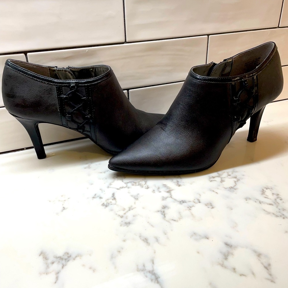 Bandolino black manmade upper side zip booties